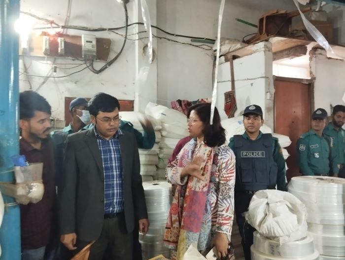 সাড়ে ৫ কোটি টাকা জরিমানা, ১০৬ ইটভাটা বন্ধ: ১০০ টন পলিথিনসহ কারখানা সিলগালা